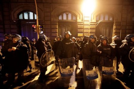 Εξεγέρσεις σε φυλακές στην Ιταλία – Ενας νεκρός