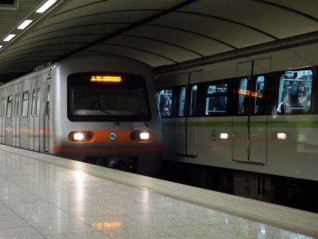 Κορωνοϊός: Μειωμένα τα δρομολόγια του μετρό – στο μισό η κίνηση στους συρμούς