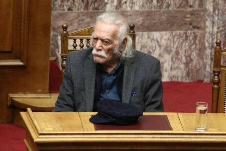 Στο νοσοκομείο ο Μανώλης Γλέζος