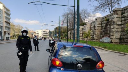 «Βροχή» τα πρόστιμα από το πρωί για άσκοπες μετακινήσεις