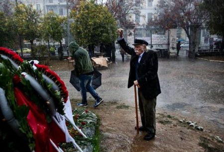 Πανελλήνια και διεθνής θλίψη για τον Μανώλη Γλέζο