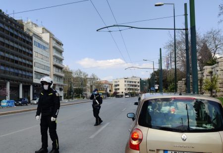 Ξεπέρασαν τις 1.000 οι παραβάσεις για άσκοπες μετακινήσεις μέσα σε λίγες ώρες