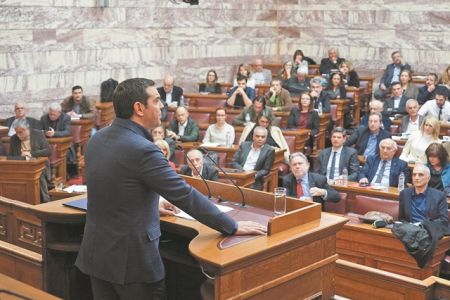 Με το «όπλο παρά πόδα» στον ΣΥΡΙΖΑ