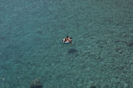 Κορωνοϊός: Έκοψαν πρόστιμο σε σε χειμερινή κολυμβήτρια με την αιτιολογία «κινείται αναίτια»