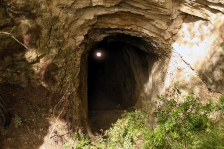 Αυτοψία του MEGA στη «φονική» σπηλιά στο Λουτράκι