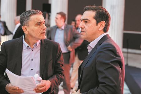 Βλέπουν θετικά το ευρωπακέτο, συνιστούν προσοχή στις «γκρίζες ζώνες»