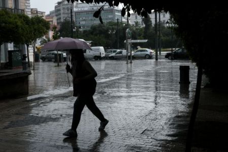 Συνεχίζεται η αστάθεια του καιρού – Ποιες περιοχές θα «χτυπήσουν» βροχές και καταιγίδες