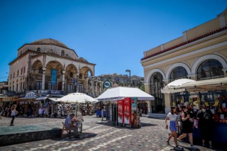 Αποκαρδιωτικές εικόνες από το κέντρο της Αθήνας – Λιγοστοί οι τουρίστες