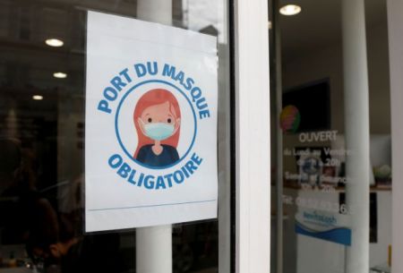 Γαλλία: Υποχρεωτική η χρήση μάσκας σε τράπεζες και καταστήματα από Δευτέρα
