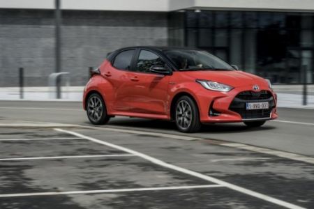 Τιμή εκκίνησης τα 13.600 ευρώ για το νέο Toyota Yaris – Από 17.170 ευρώ το υβριδικό