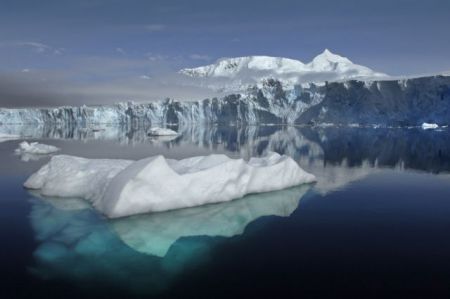 Λιώνουν «χωρίς επιστροφή» οι πάγοι της Γροιλανδίας