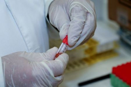Η Κομισιόν συνεχίζει τις συμφωνίες για αγορά εμβολίου
