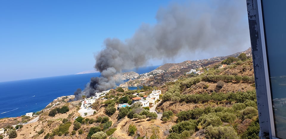 Φωτιά στην Αγία Πελαγία Ηρακλείου – Κοντά σε κατοικημένη περιοχή