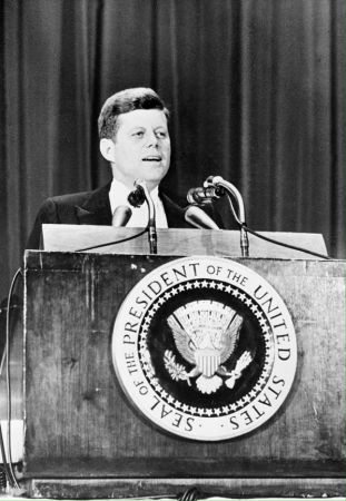 JFK: Ο άνδρας πίσω από τον μύθο