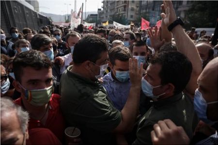 Δίκη Χρυσής Αυγής: Διαδηλωτές προπηλάκισαν τον Αλέξη Τσίπρα