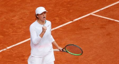 Roland Garros : «Βασίλισσα» στο Παρίσι η Σβιάτεκ