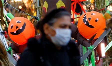 Κορωνοϊός – Βρετανία: Απαγόρευση εορτασμών για το Halloween στις «κόκκινες» περιοχές
