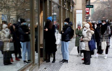 Τσεχία : Κλείνει τα μπαρ και τα εστιατόρια ενόψει Χριστουγέννων