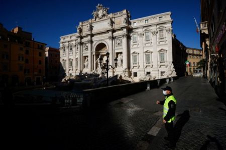 Ιταλία: Έκρηξη κρουσμάτων, ενώ 7 Ιανουαρίου ανοίγουν τα σχολεία