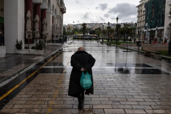 Παγώνη : Μαζικά τεστ για τον περιορισμό του κορωνοϊού – Το τρίτο κύμα μπορεί να προκληθεί από το κρύο