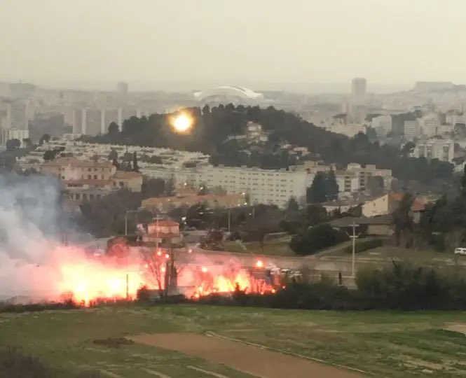 Βίντεο με την εκτόξευση δεκάδων φωτοβολίδων από οπαδούς της Μαρσέιγ