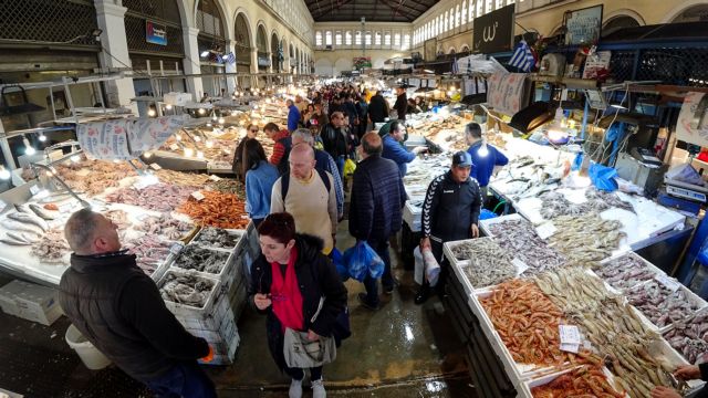 Καθαρά Δευτέρα : Πού θα ψωνίσουμε, πώς θα μετακινηθούμε και πώς θα αποφύγουμε τα πρόστιμα