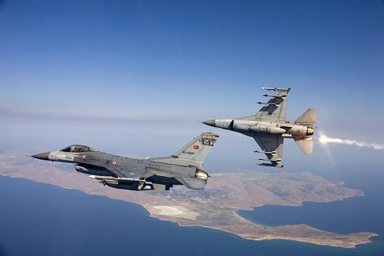 Συνεχίζει τις προκλήσεις η Άγκυρα με υπερπτήσεις F-16 στους Φούρνους Ικαρίας
