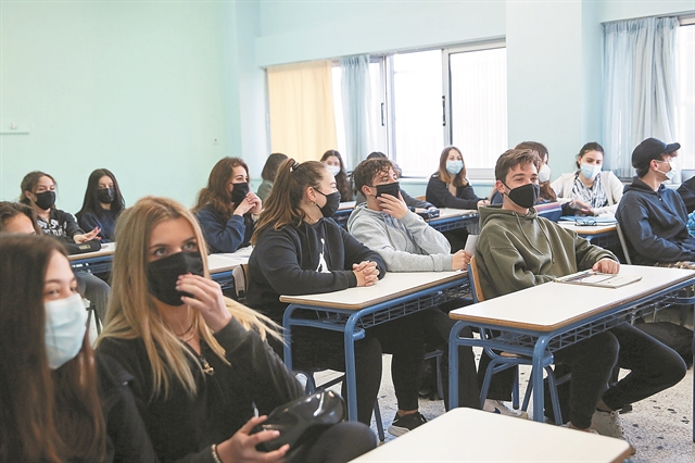 Ανοιχτά σχολεία με κρούσματα και ελλείψεις