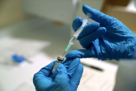 Πέτσας: Θα πρέπει να δοθούν επιπλέον κίνητρα στους εμβολιασμένους
