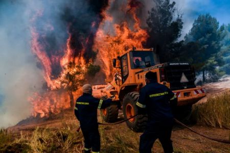 Πυρκαγιά στους Ασίτες Ηρακλείου: Ενισχύονται οι δυνάμεις πυρόσβεσης