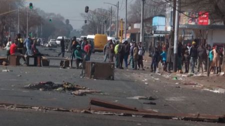 Νότιος Αφρική: Δεκάδες νεκροί από το «κύμα» βίας και τις λεηλασίες