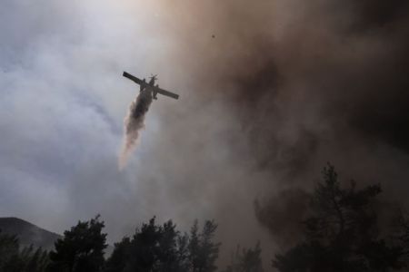 Αχαΐα: Ανεξέλεγκτη η φωτιά – Κάηκαν σπίτια – Εκκενώθηκαν οικισμοί