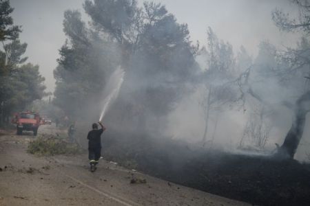 Φωτιά στη Βαρυμπόμπη - Τρία νέα ενεργά μέτωπα - Συνεχή ...