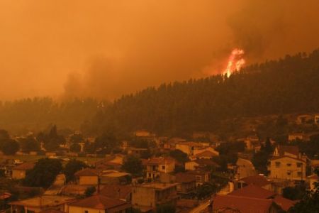 Φωτιά στην Εύβοια – Ξεφεύγει η κατάσταση σε Αβγαριά και Γερακιού – Μάχη με τις αναζωπυρώσεις