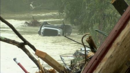 Φονικές πλημμύρες σαρώνουν τις ΗΠΑ – Τουλάχιστον 21 οι νεκροί