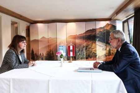 Συνάντηση Σακελλαροπούλου – Προέδρου Αυστρίας στο Άλμπαχ