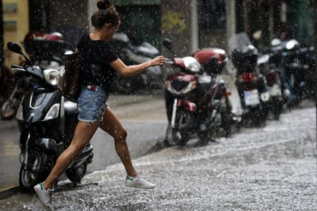 Έρχονται βροχές, καταιγίδες και χαλαζοπτώσεις – Αλλάζει το σκηνικό του καιρού
