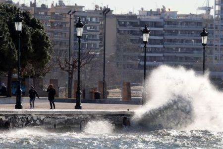 Προβλήματα στα ακτοπλοϊκά δρομολόγια λόγω ισχυρών ανέμων