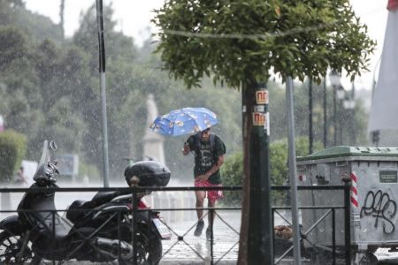 Meteo – Βροχές και καταιγίδες αύριο – Πού θα είναι έντονα τα φαινόμενα