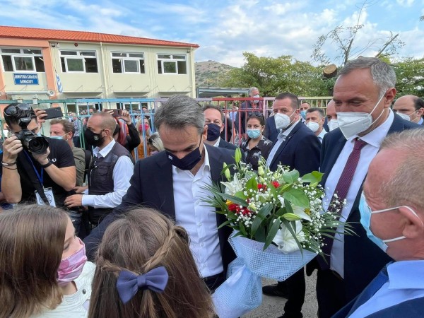 Μητσοτάκης – Εγκαινίασε το νέο σχολείο στο Δαμάσι