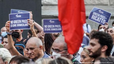 Ιταλία: Πρόβλημα οι ανεμβολίαστοι γιατροί και αστυνομικοί