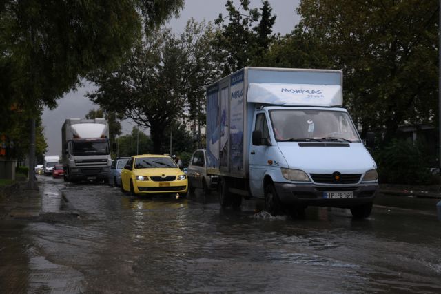 «Μπάλλος» – Τεράστια προβλήματα στην Αττική από τη σφοδρή καταιγίδα