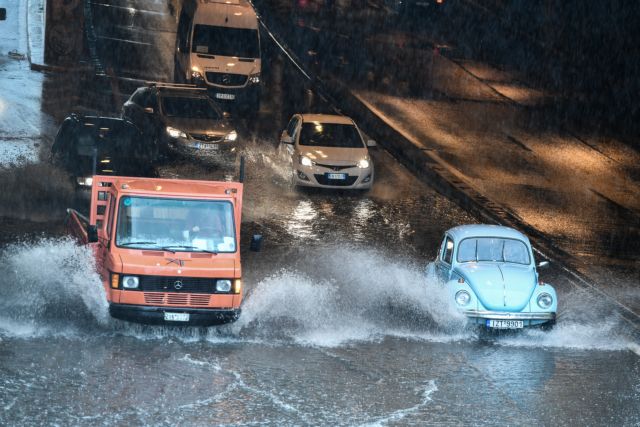 Κακοκαιρία «Μπάλλος» – Έκλεισε τμήμα της Κηφισίας λόγω συσσώρευσης νερού