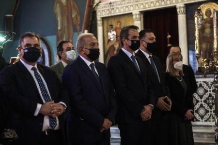 Στο Παλαιό Φάληρο για την παρέλαση ο Μητσοτάκης – Παρακολούθησε τη δοξολογία για την 28η Οκτωβρίου