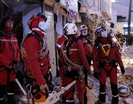 Γαλλία – Κατέρρευσε κτίριο μετά από έκρηξη – Πέντε άνθρωποι εγκλωβισμένοι