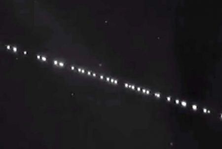 Σοκαριστικό – Αφωνοι όσοι είδαν ξαφνικά αυτά τα μυστηριώδη φώτα στον ουρανό (βίντεο)