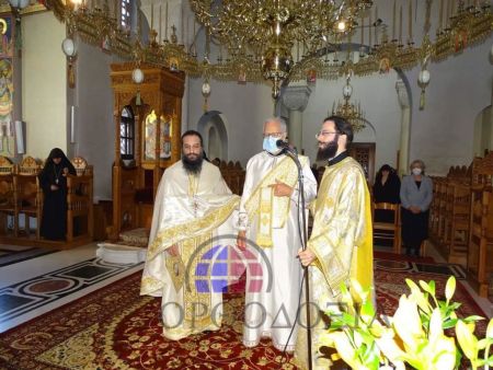 Ο σύζυγος της Αθηνάς Λινού χειροτονήθηκε ιερέας [εικόνες]