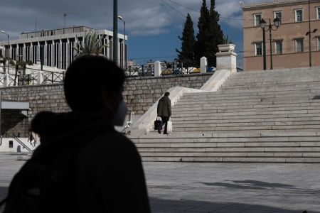 ΝΔ κατά ΣΥΡΙΖΑ με το βλέμμα στο 2011 – Ο φόβος για νέες «πλατείες» και «νεογανακτισμένους»