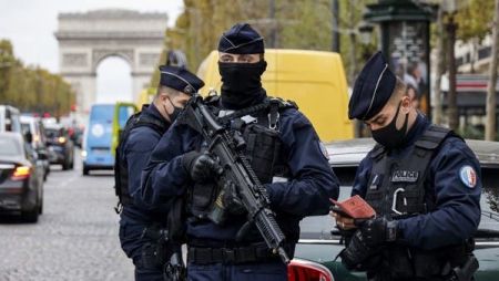 Γαλλία – Έκοψε το κεφάλι και τα γεννητικά όργανα άνδρα και τα πήγε στην Αστυνομία