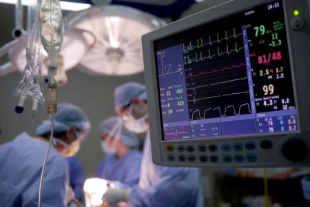 ΗΠΑ – Η πρώτη στον κόσμο μεταμόσχευση καρδιάς γενετικά τροποποιημένου χοίρου σε 57χρονο